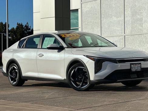 Used 2025 Kia K4 EX image 2