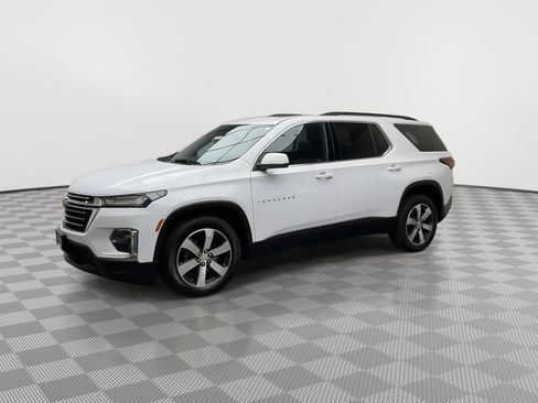 Certified 2023 Chevrolet Traverse LT w/ LT Premium Package AWD/4WD image 40