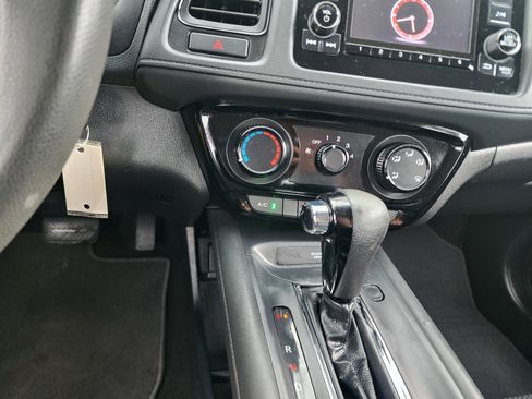 Used 2018 Honda HR-V LX image 33