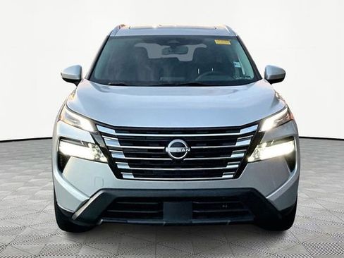 Used 2024 Nissan Rogue SV w/ SV Premium Package image 2