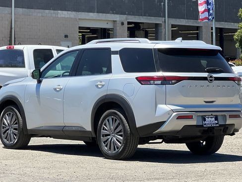 Used 2025 Nissan Pathfinder SL w/ SL Premium Package FWD image 6
