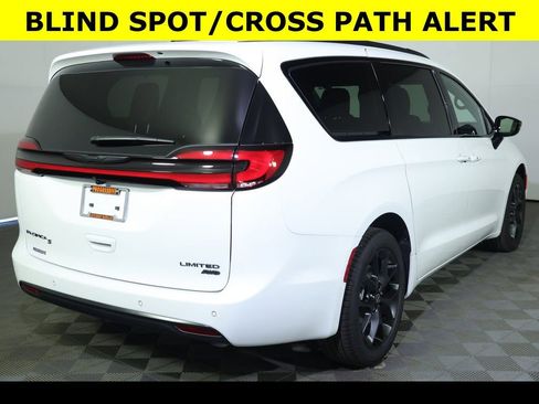 New 2026 Chrysler Pacifica Limited w/ Uconnect Theater Family Group image 9