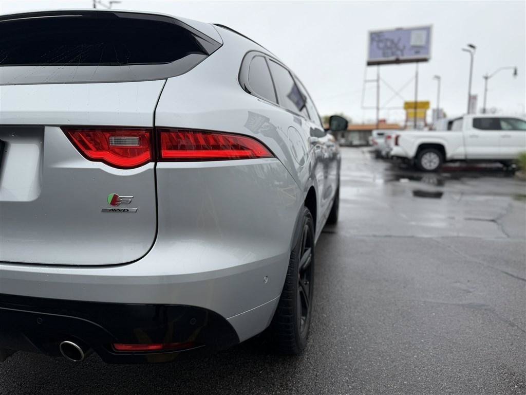 Used 2017 Jaguar F-PACE S AWD/4WD image 12