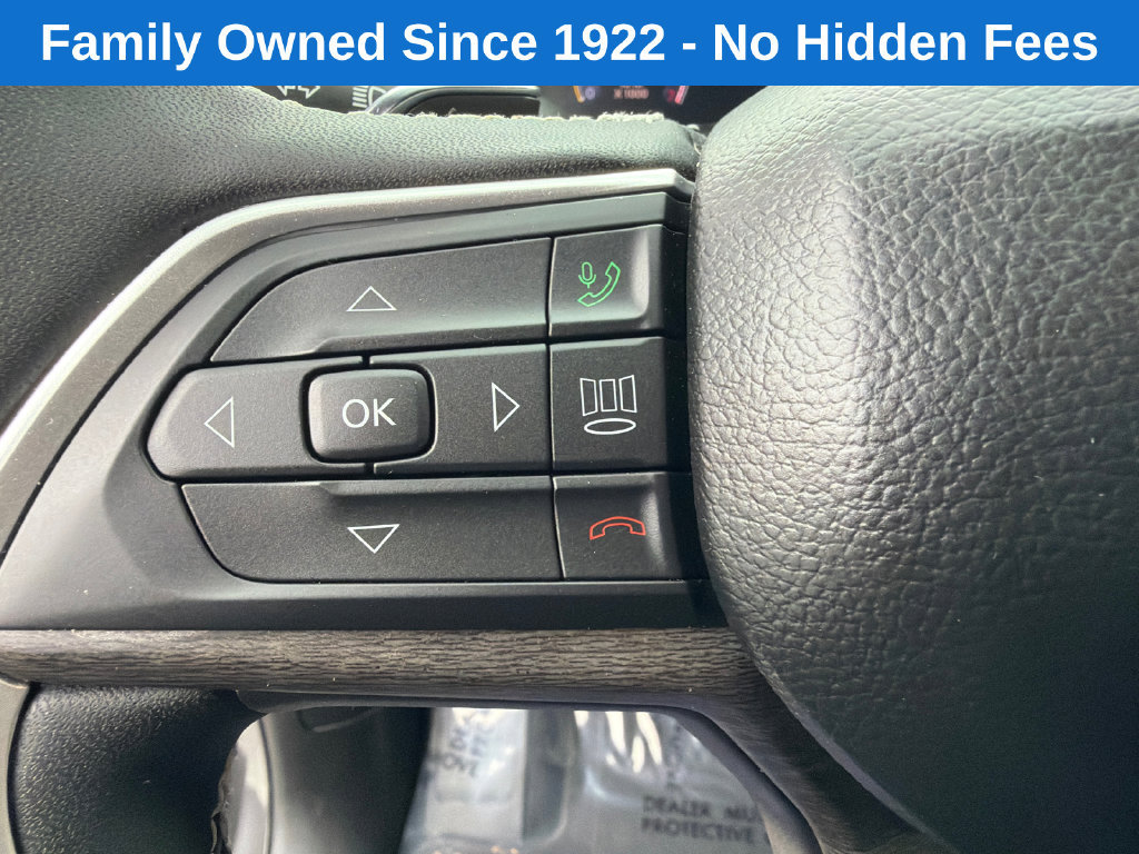 Used 2025 Jeep Grand Cherokee Limited w/ Luxury Tech Group II AWD/4WD image 25