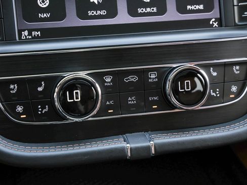 Used 2019 Bentley Bentayga image 10