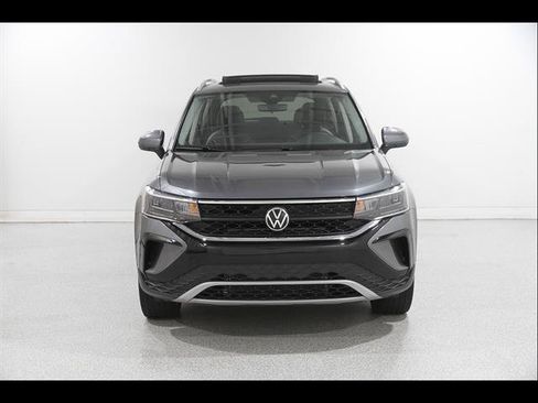 Used 2023 Volkswagen Taos SE w/ Panoramic Sunroof Package AWD/4WD image 2