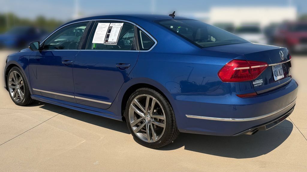 Used 2016 Volkswagen Passat 1.8T R-Line FWD image 3