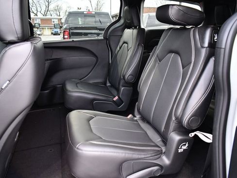 New 2026 Chrysler Pacifica Select FWD image 8