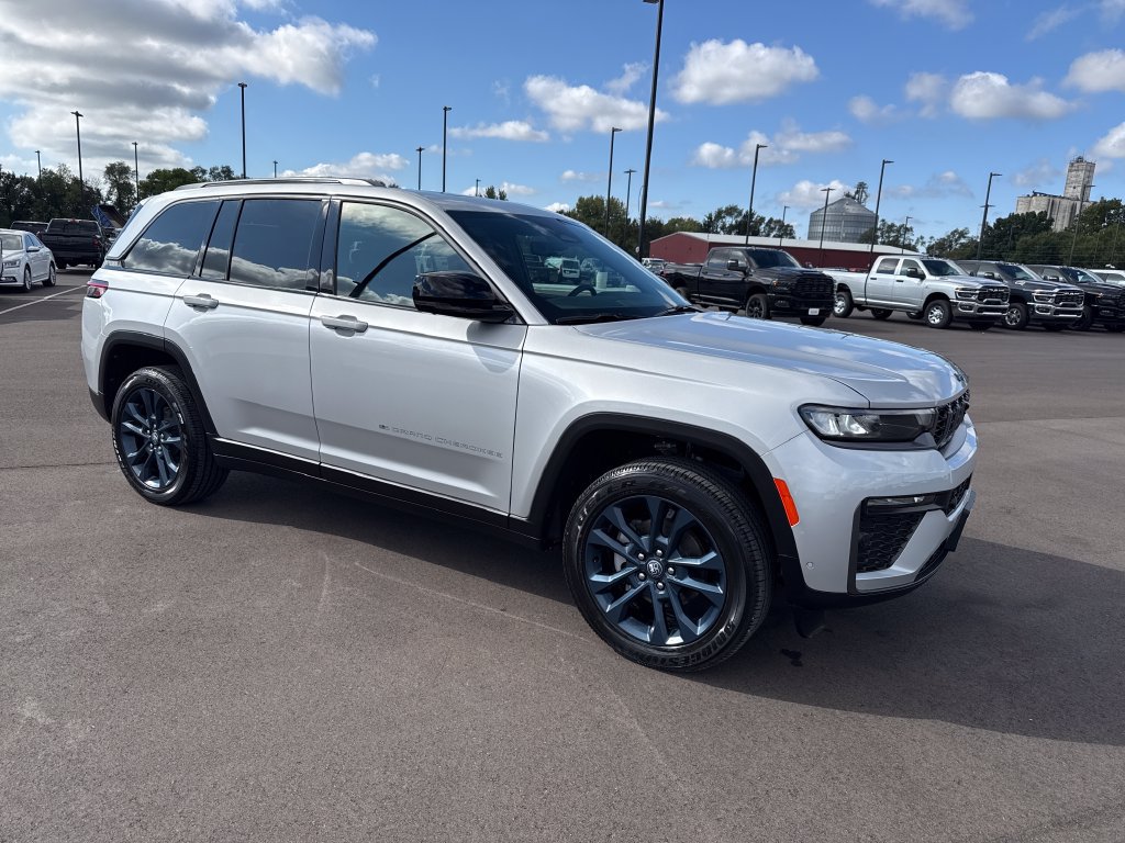 Used 2026 Jeep Grand Cherokee Limited AWD/4WD image 7