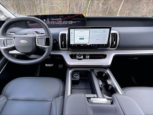 New 2026 Ford Expedition Active image 5