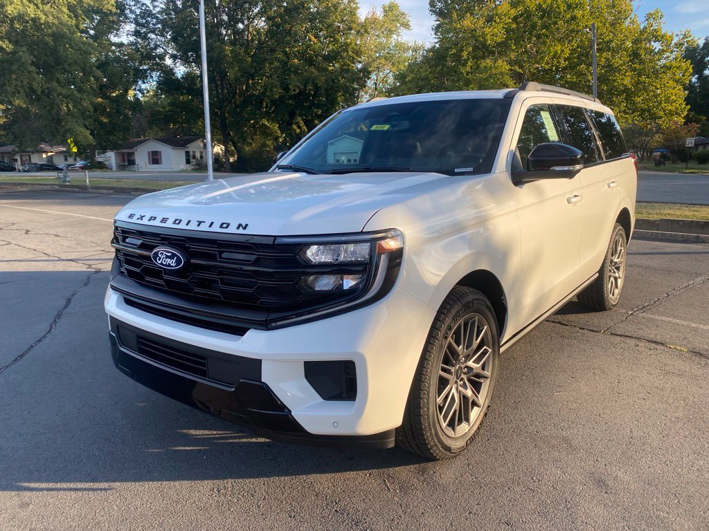 New 2027 Ford Expedition Platinum w/ Stealth Appearance Package AWD/4WD image 3