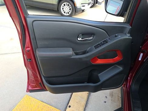 Used 2022 Nissan Frontier Pro-X RWD image 11