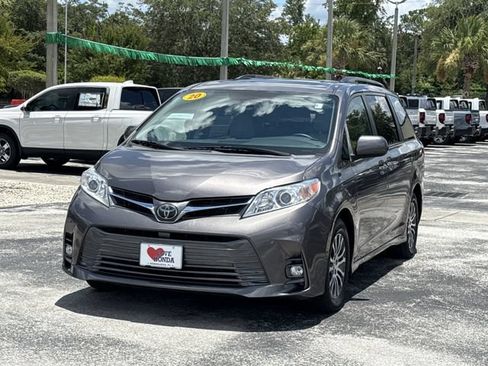 Used 2020 Toyota Sienna XLE FWD image 13