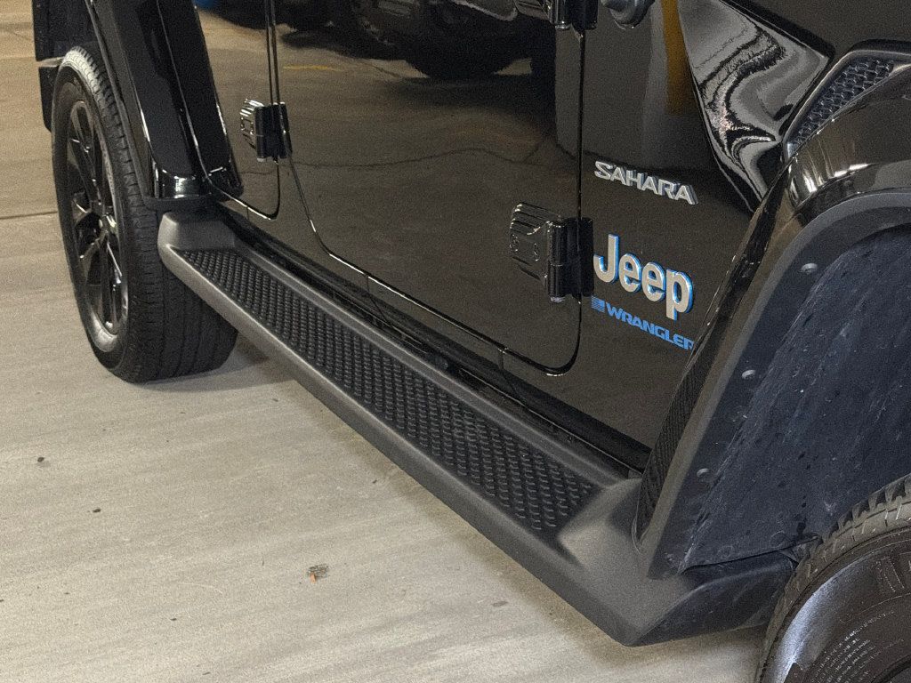 Used 2023 Jeep Wrangler Unlimited Sahara w/ Cold Weather Group AWD/4WD image 9