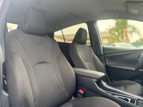 Used 2020 Toyota Prius LE AWD/4WD image 25
