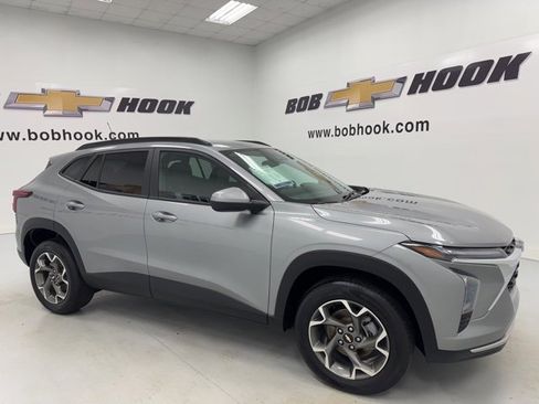 Used 2024 Chevrolet Trax LT image 3