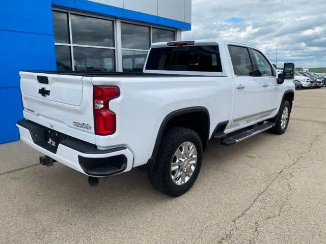 Used 2024 Chevrolet Silverado 2500 High Country w/ High Country Premium Package AWD/4WD image 3
