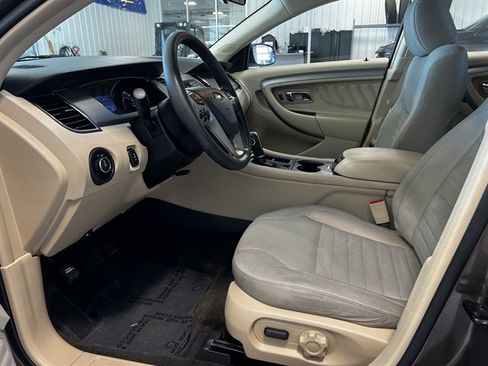 Used 2015 Ford Taurus SE image 10