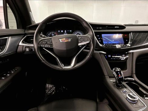Used 2023 Cadillac XT6 Premium Luxury w/ Technology Package AWD/4WD image 6