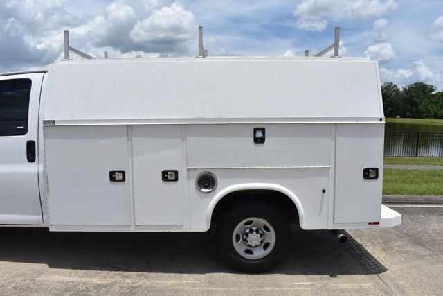 Used 2017 Chevrolet Express 3500 RWD image 4