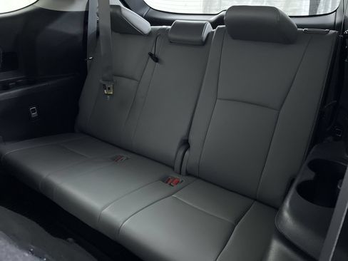 Used 2021 Toyota Highlander Platinum AWD/4WD image 22