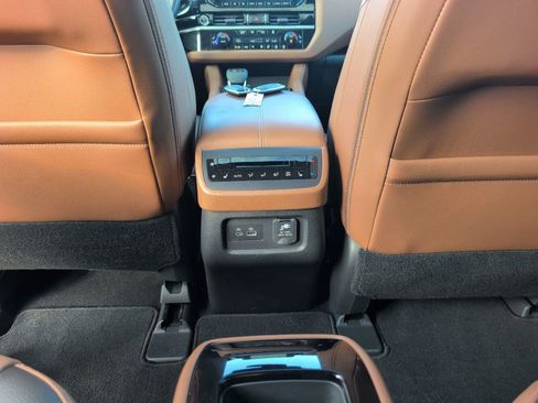 Used 2023 Nissan Pathfinder Platinum FWD image 36
