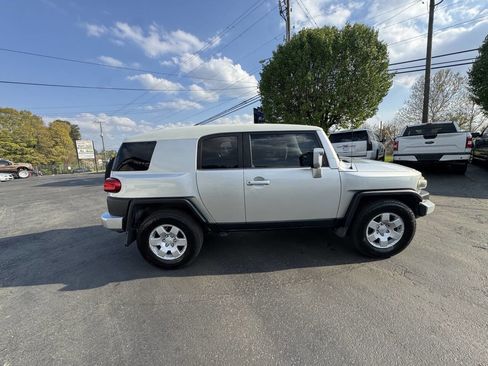 Used 2007 Toyota FJ Cruiser 2WD image 4