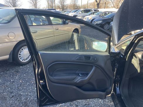 Used 2019 Ford Fiesta SE w/ Equipment Group 201A FWD image 16