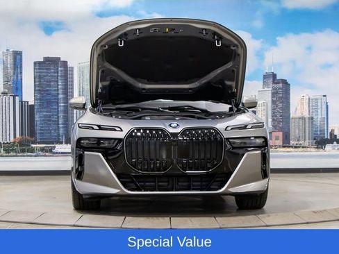 Used 2025 BMW 750e xDrive AWD/4WD image 4