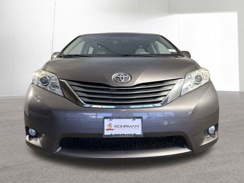 Used 2013 Toyota Sienna XLE image 27