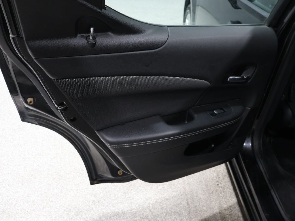 Used 2014 Dodge Avenger SE FWD image 17