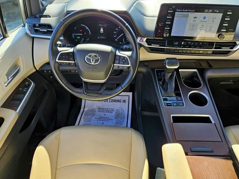 Used 2021 Toyota Sienna XLE w/ XLE Plus Package image 9