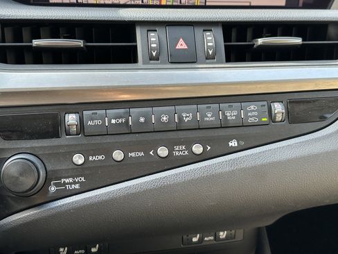 Used 2020 Lexus ES 350 w/ Premium Package image 31