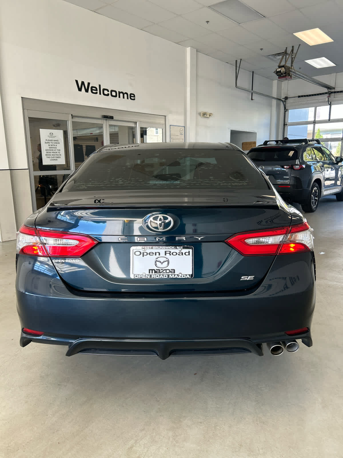 Used 2018 Toyota Camry SE FWD image 5