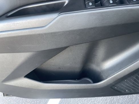 Used 2025 Chevrolet Equinox EV LT w/ Convenience Package image 18