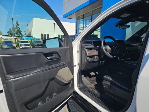 Used 2026 GMC Sierra EV Denali AWD/4WD image 23