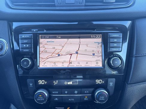 Used 2020 Nissan Rogue SV w/ Premium Package image 17