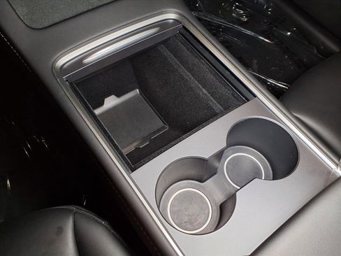 Used 2023 Tesla Model Y Performance image 6