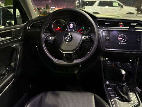 Used 2021 Volkswagen Tiguan SE w/ Panoramic Sunroof Package image 15