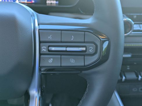 Used 2024 Chevrolet Colorado ZR2 w/ ZR2 Convenience Package III AWD/4WD image 19