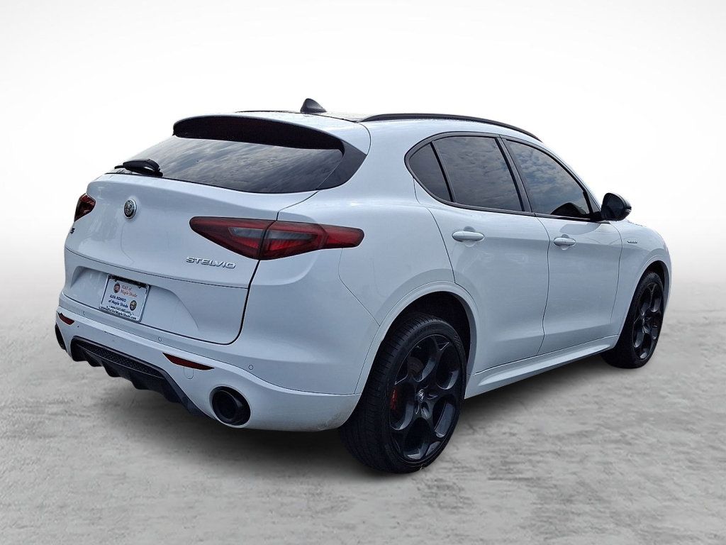 Used 2023 Alfa Romeo Stelvio Veloce AWD/4WD image 5