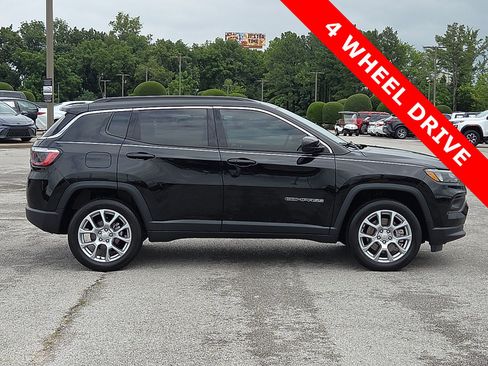 Used 2024 Jeep Compass Latitude AWD/4WD image 6