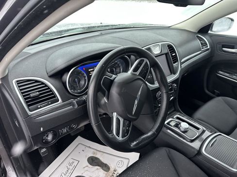 Used 2022 Chrysler 300 Touring image 19