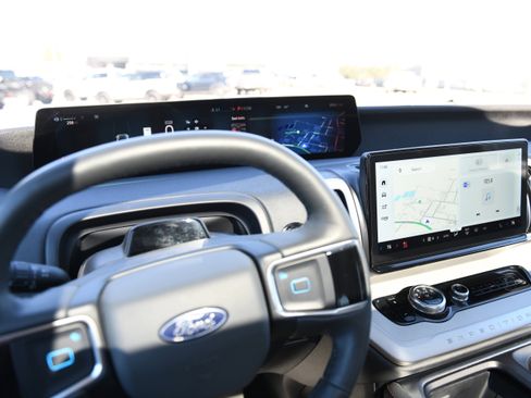 Used 2025 Ford Expedition Active image 23