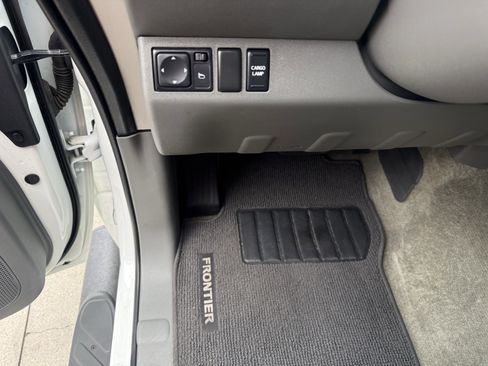 Used 2017 Nissan Frontier SV w/ SV Value Truck Package image 11