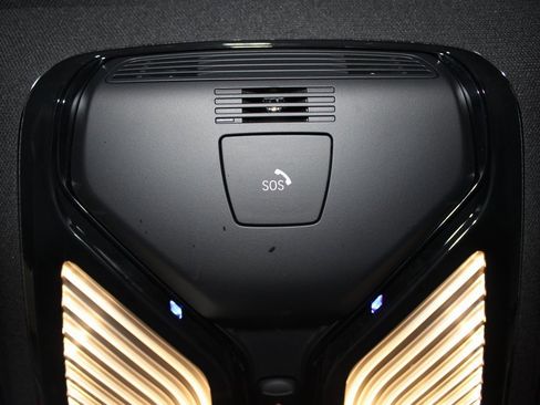 Used 2023 BMW 530i xDrive w/ Convenience Package image 37