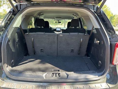 Used 2023 Ford Explorer XLT image 12