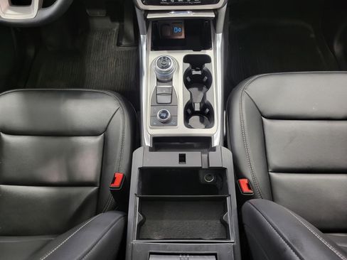 Used 2023 Ford Explorer XLT w/ Equipment Group 202A AWD/4WD image 19