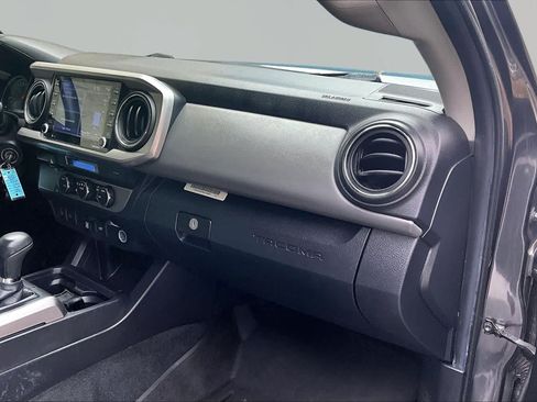 Used 2022 Toyota Tacoma SR5 w/ Technology Package RWD image 19