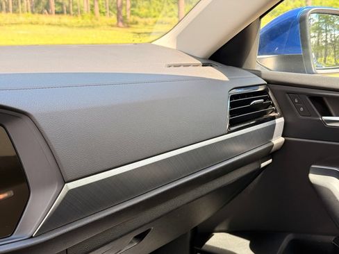 Used 2024 Volkswagen Jetta SE FWD image 19